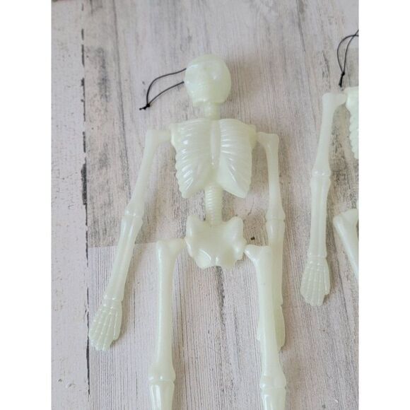 Plastic glow in dark hanging skeleton set Halloween prop - Picture 3 of 11